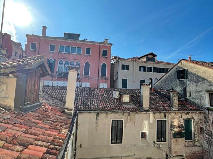 Appartamento trilocale in vendita in Campo San Giacomo da l'Orio, Santa Croce, Venezia