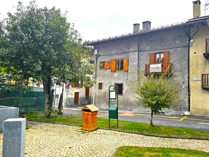 Appartamento trilocale in vendita in Via Alfredo Armand, Centro, Cesana Torinese