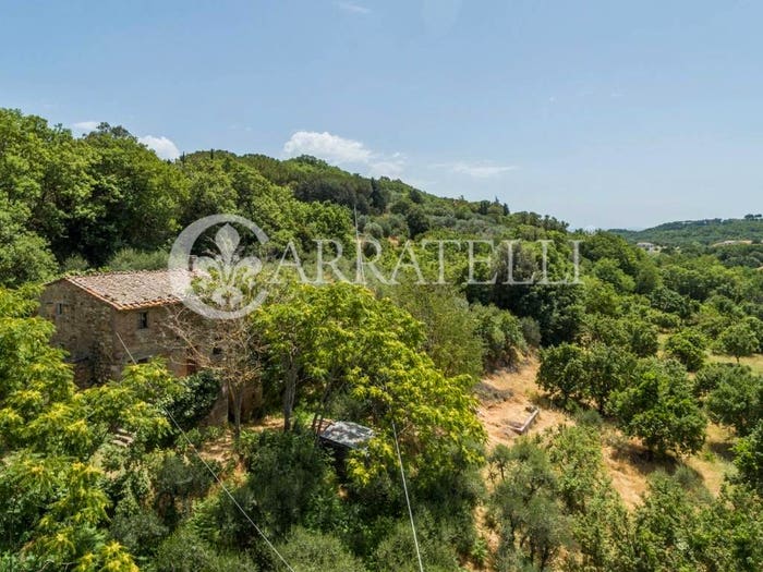 Casa con 6 locali in vendita in Via di Fonte al Vescovo, Montepulciano
