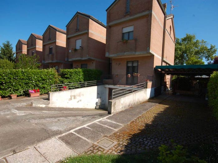 Casa con 6 locali in vendita in Via della Crispa, Pontegradella, Ferrara
