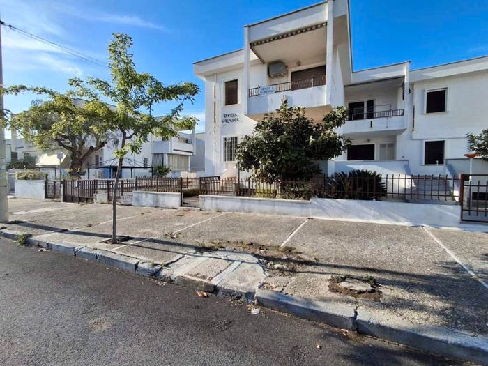 Appartamento quadrilocale in vendita in Viale Giove, Marina Di Lesina, Lesina