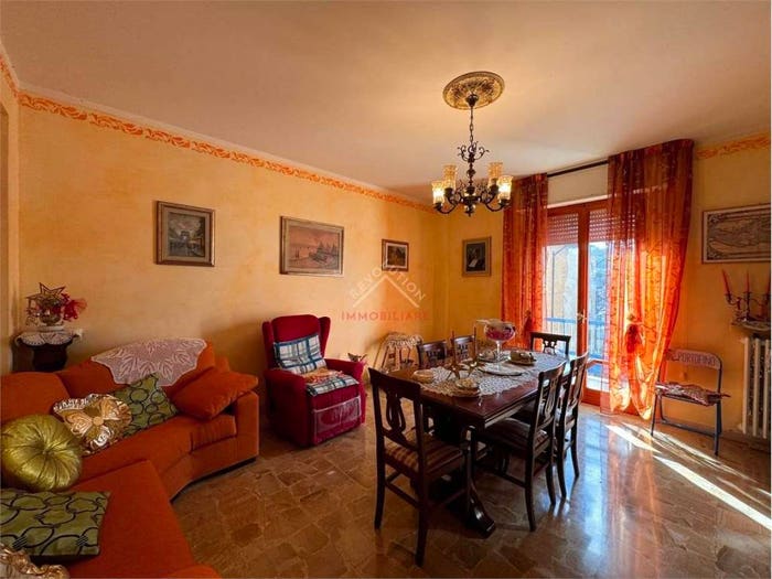 Appartamento con 5 locali in vendita in Via Dante Alighieri, Centro, Città di Castello