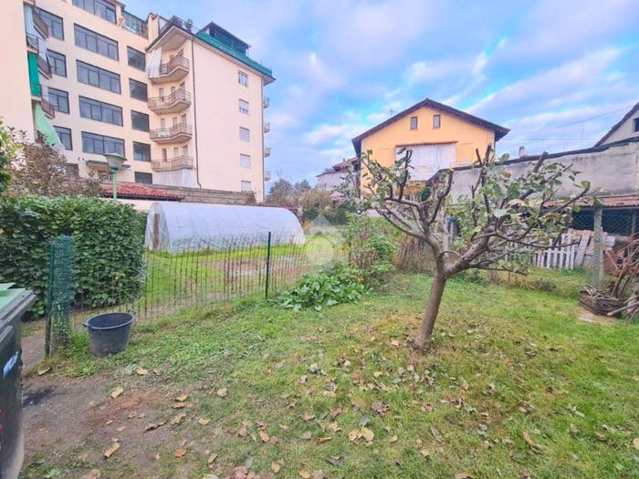 Casa con 6 locali in vendita in Str Valmanera, Collina Volta, Asti