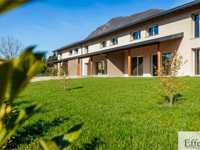 Casa con 5 locali in vendita in Centro, Gavirate