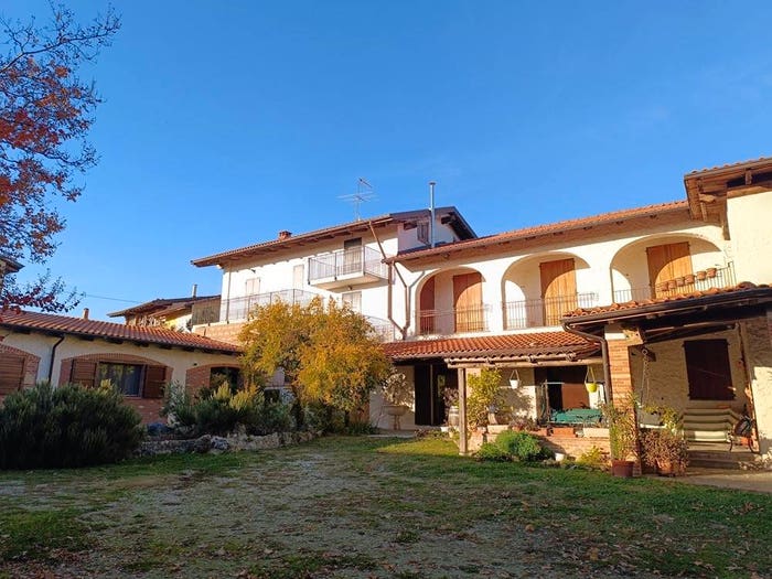 Casa con 6 locali in vendita in Via Roma, Penango