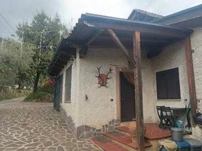 Casa trilocale in vendita in Serrone