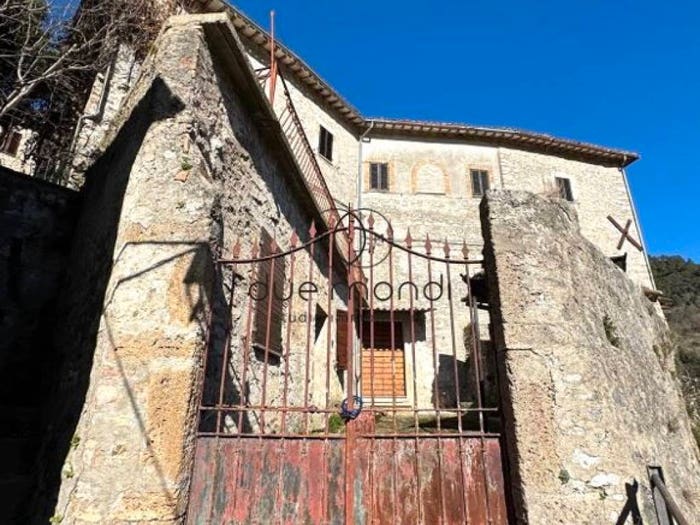 Casa con 5 locali in vendita in Via Ceselli, Scheggino