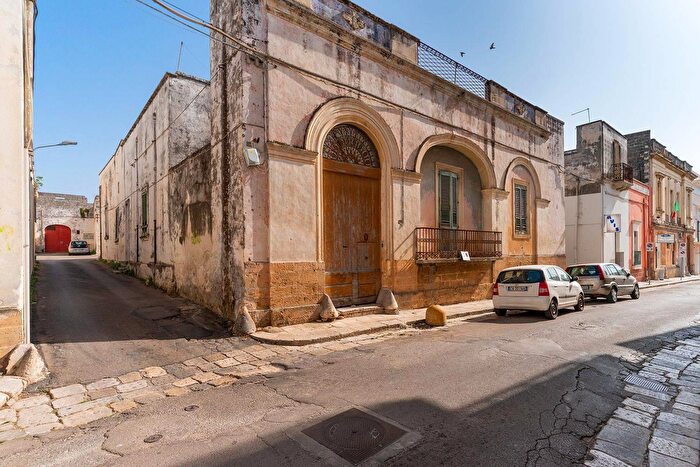 Casa con 9 locali in vendita in Via Pendino, Novoli