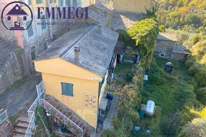 Appartamento trilocale in vendita in Frazione Montalto Ligure via Montà, Montalto Carpasio