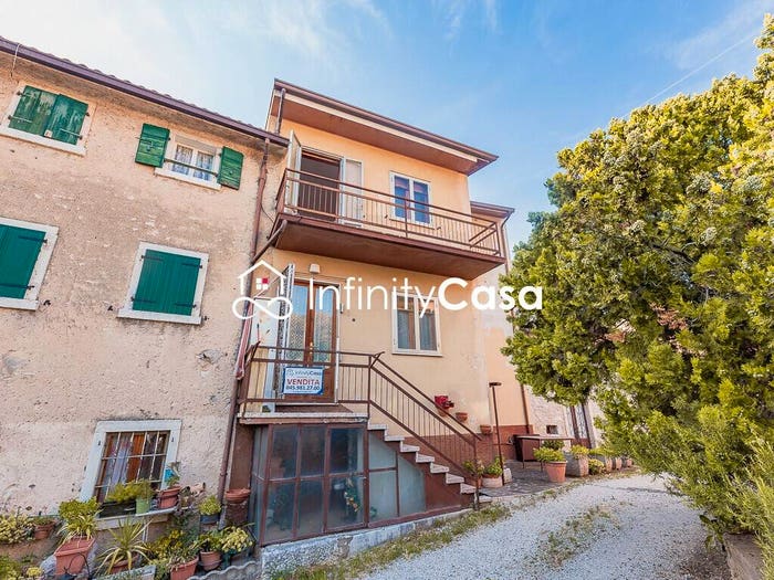 Casa con 6 locali in vendita in Centro, Caprino Veronese
