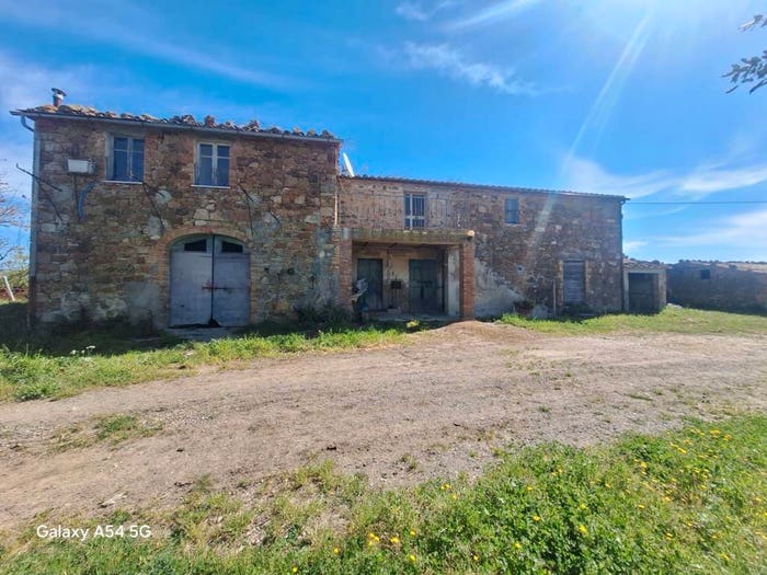 Casa con 6 locali in vendita in Strada Provinciale Crocina, Roccalbegna