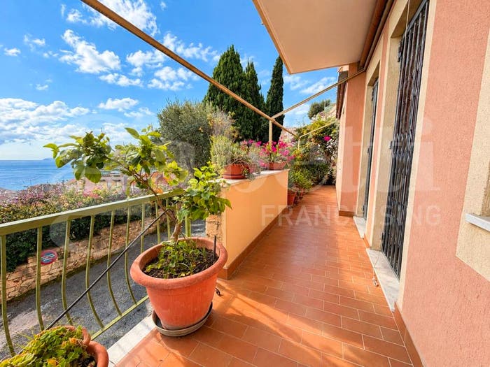 Appartamento trilocale in vendita in Via dei Forti di Legnino, Centro, Finale Ligure