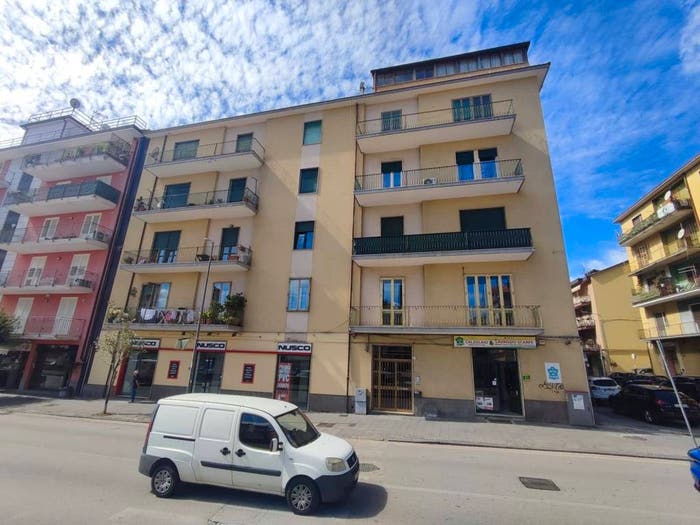 Appartamento quadrilocale in vendita in Via Giosuè Carducci, A Annarumma A Gasperi F Tedesco, Avellino