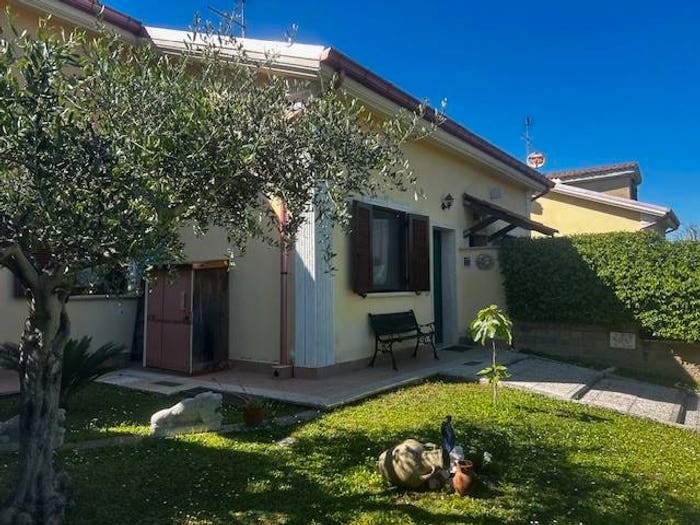 Casa quadrilocale in vendita in Via Scoranello, Bivio Di Capanelle, Capena