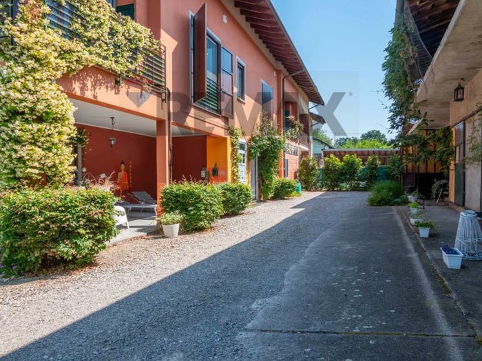 Casa con 6 locali in vendita in via Beati, Beati, Castelletto Sopra Ticino