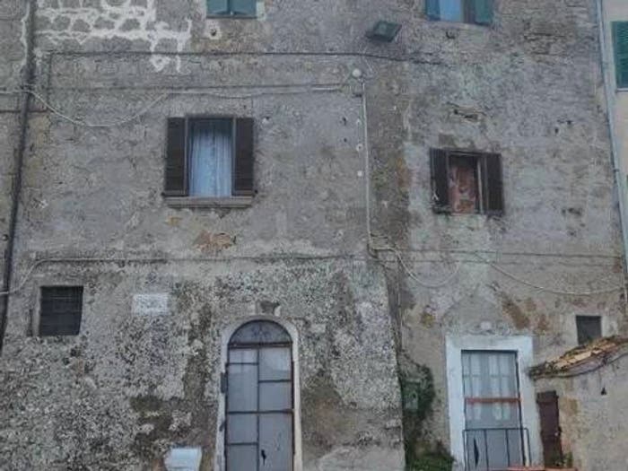 Appartamento trilocale in vendita in Piazza Antonio Massa, Centro, Gallese