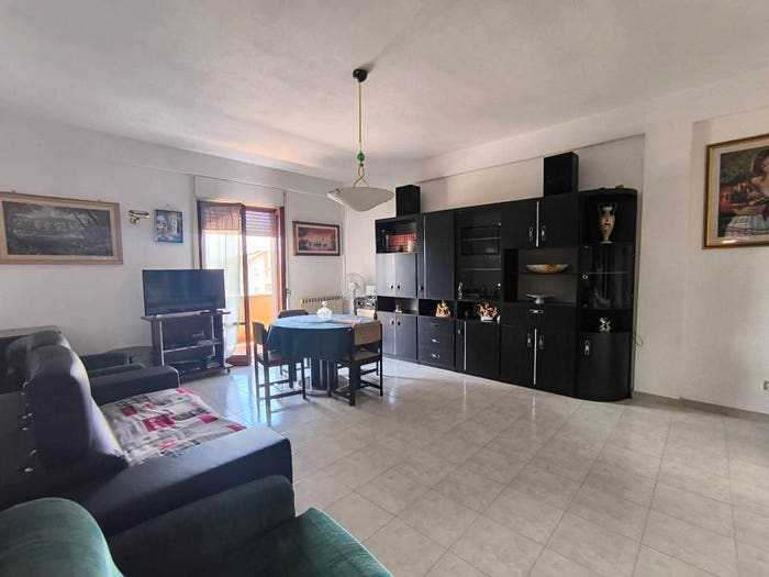 Appartamento con 5 locali in vendita in Viale Firenze, Viale Firenze Paciana, Foligno