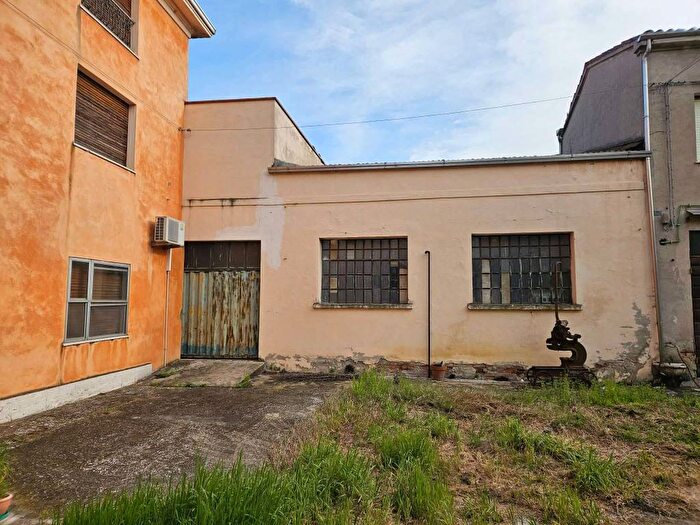 Casa con 6 locali in vendita in viale Resistenza, Centro, Rolo