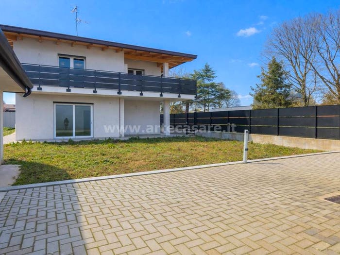 Casa quadrilocale in vendita in Via Luigi Cadorna, Centro, Magnago