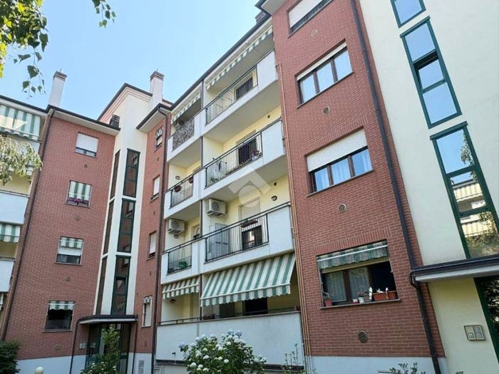 Appartamento trilocale in vendita in Via Olona, Sciarè, Gallarate