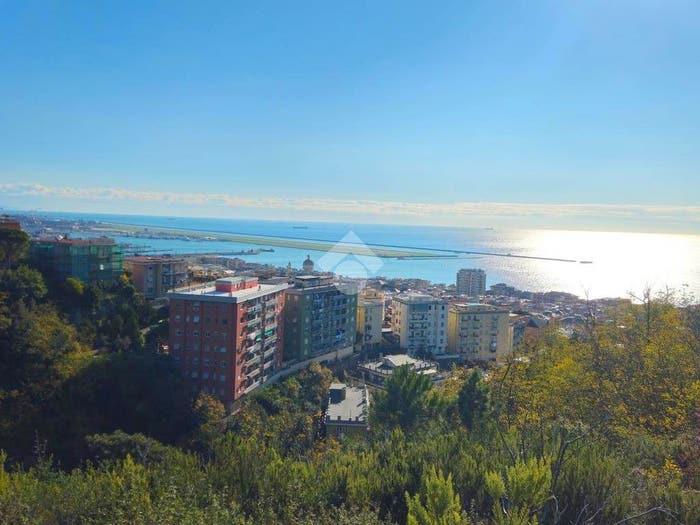 Appartamento trilocale in vendita in Viale alla Pineta, Pegli, Genova