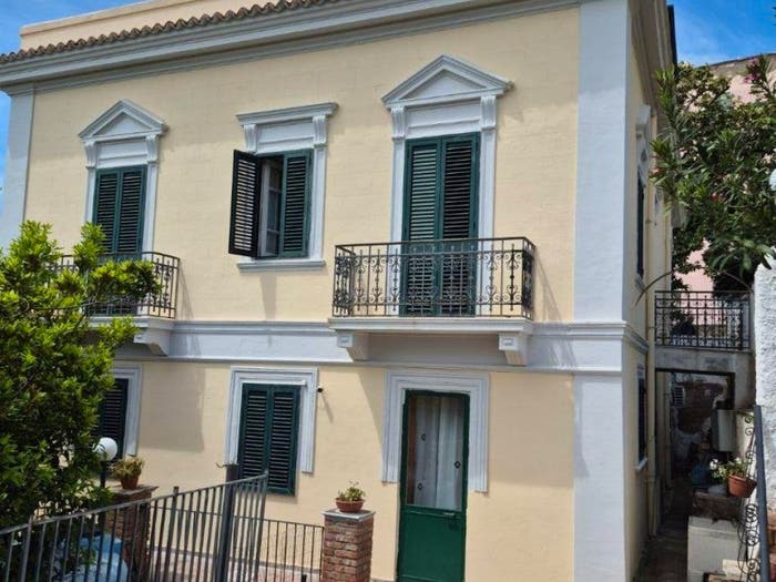 Casa con 6 locali in vendita in Località San Jachiddu, Giostra, Messina