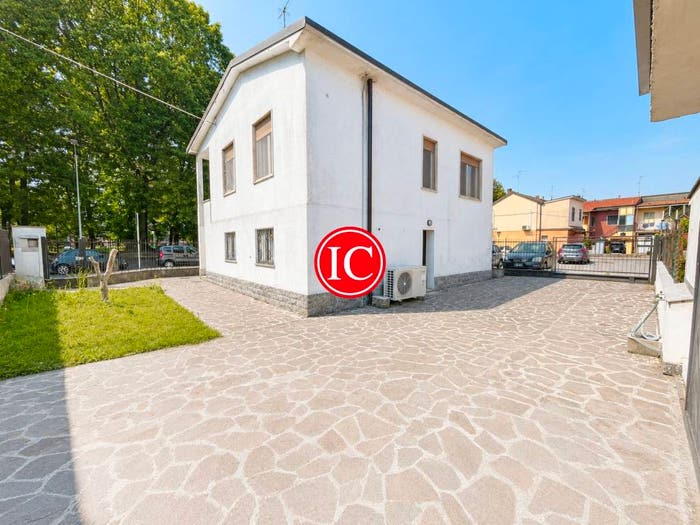 Casa quadrilocale in vendita in Via San Rocco, Centro, Lodi Vecchio