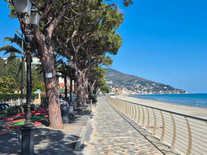 Appartamento quadrilocale in vendita in Via Amerigo Vespucci, Fenarina Via Neghelli Collina di Ponente, Alassio