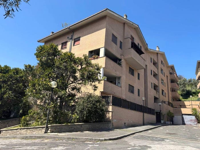 Appartamento trilocale in vendita in Via Montefiore, Centro, Castelnuovo di Porto