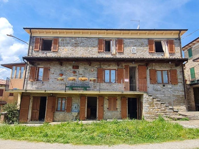 Casa con 6 locali in vendita in Località Poggio Gabbione, Romagnese
