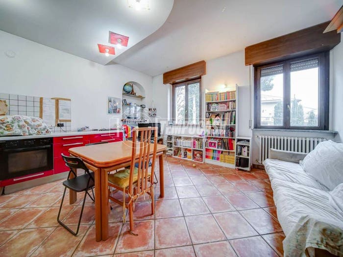 Appartamento trilocale in vendita in Via Cristoforo Colombo, Centro, Jerago con Orago