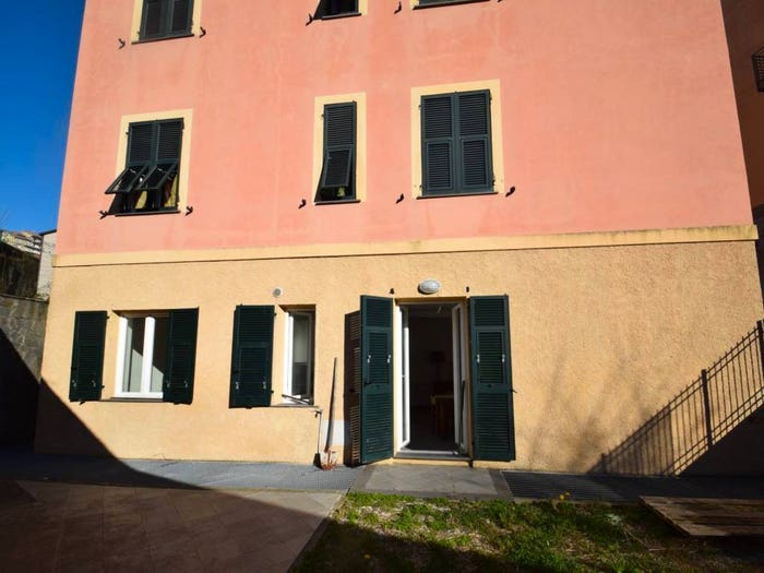 Appartamento trilocale in vendita in Voltri, Genova