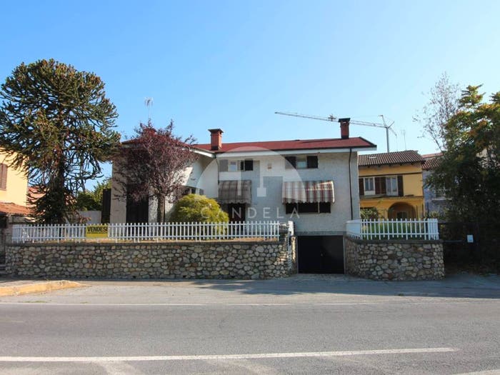 Casa con 6 locali in vendita in Piazza Novembre, Bastia Mondovì