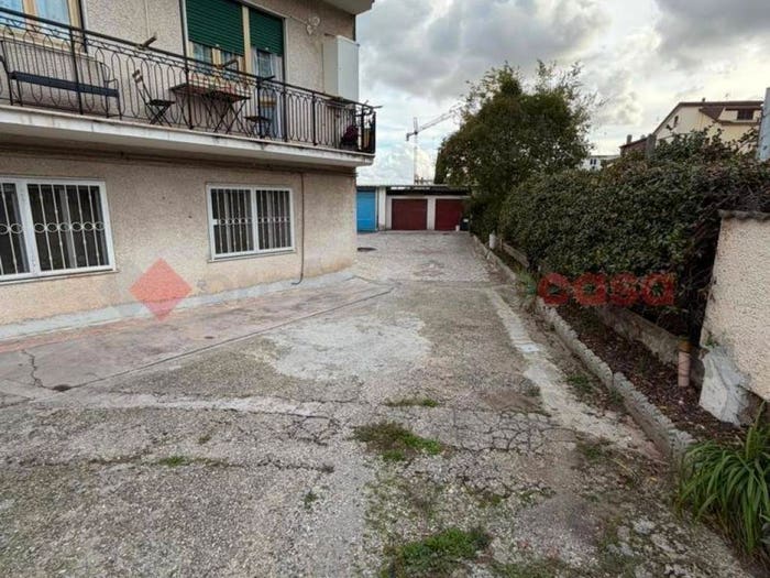 Appartamento trilocale in vendita in Via dei Narcisi, Collefiorito, Guidonia Montecelio