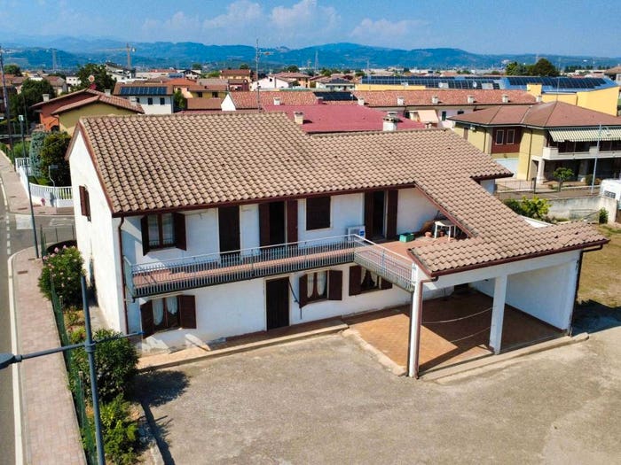 Casa con 6 locali in vendita in Via Roma, Centro, Belfiore