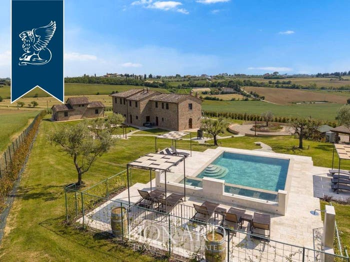 Casa con 6 locali in vendita in Foiano della Chiana