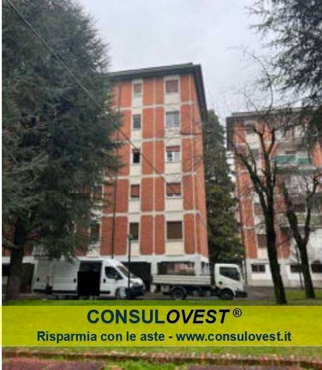 Appartamento quadrilocale in vendita in Via Palmiro Togliatti, Centro, Locate di Triulzi