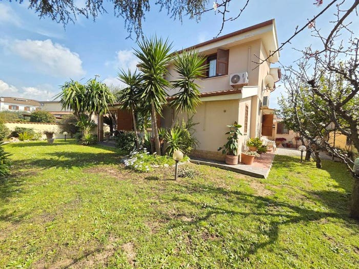 Casa con 6 locali in vendita in Via Luigi Savignoni, Ostia Antica, Roma