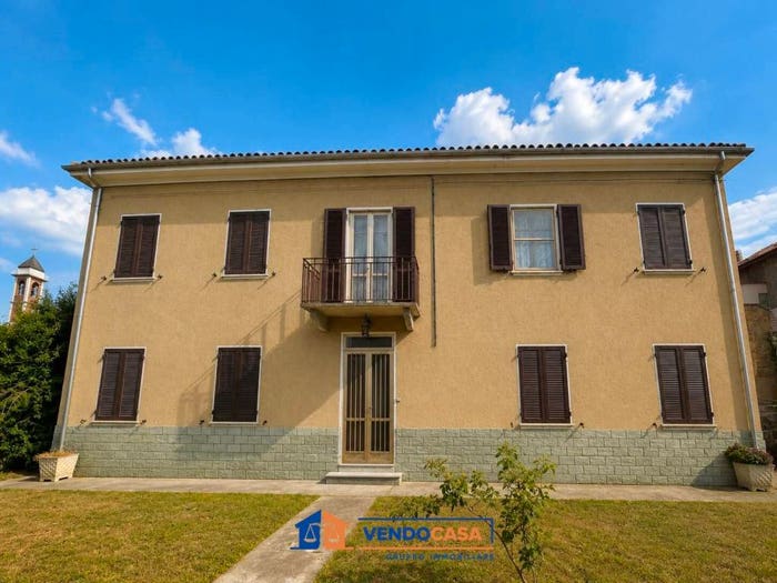Casa con 6 locali in vendita in Via Roma, Centro, Calamandrana