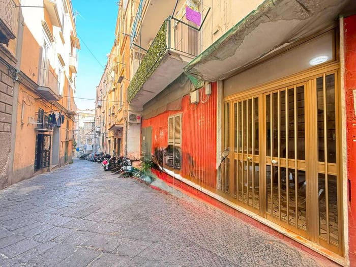 Appartamento trilocale in vendita in Via Luca Samuele Cagnazzi, Sanità, Napoli
