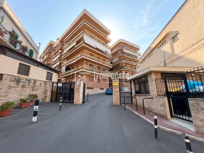 Appartamento quadrilocale in vendita in Via Pietro Castelli, Gravitelli, Messina