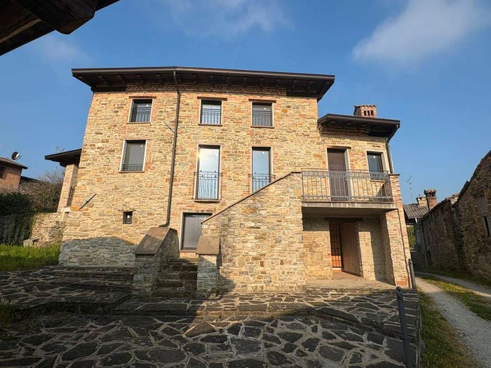 Casa quadrilocale in vendita in Frazione Vicanino, Vicanino, Lugagnano Val d'Arda