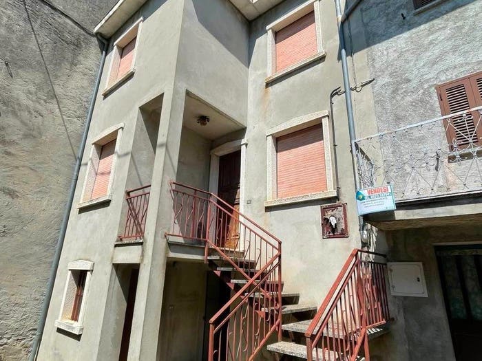 Casa trilocale in vendita in Bettola