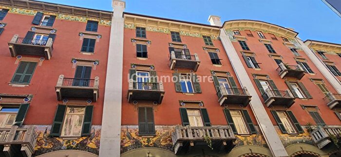 Appartamento con 7 locali in vendita in Via Paleocapa, Savona