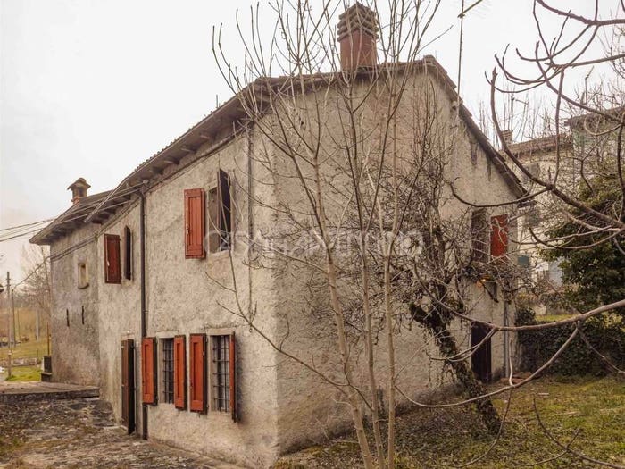 Casa con 6 locali in vendita in Frassinoro