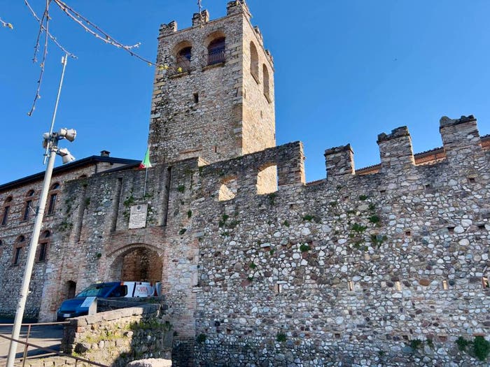 Appartamento bilocale in vendita in Via Castello, Centro Storico, Desenzano del Garda