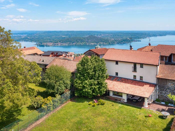 Casa con 6 locali in vendita in Via Dante Alighieri, Fosseno, Nebbiuno