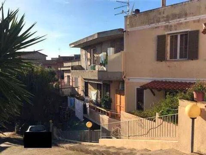 Casa quadrilocale in vendita in Via Giovanni Cesaraccio No Number, La Maddalena