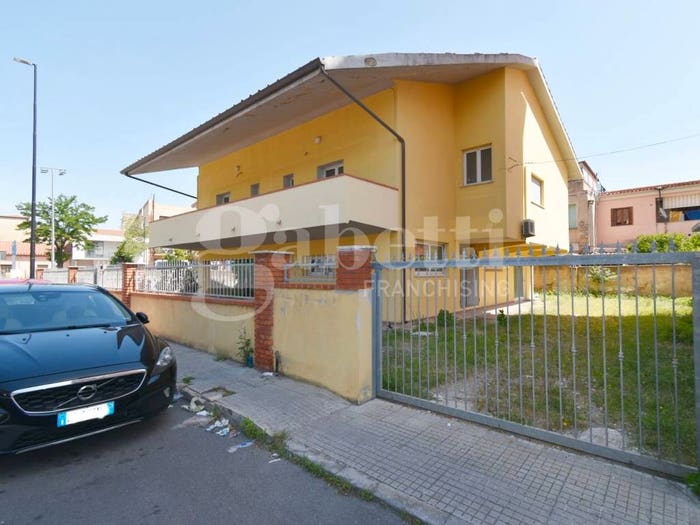 Casa con 6 locali in vendita in Via Alto Adige, Baratta, Olbia