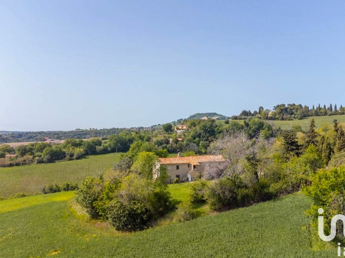 Casa con 6 locali in vendita in Via Monte Santo Pietro, Osimo